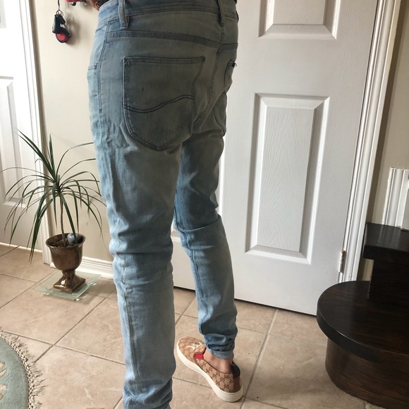 Lee - Picture 2 of 3